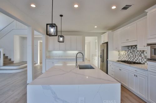 7796 Spring Hill St, Chino CA  91708-7606 exterior