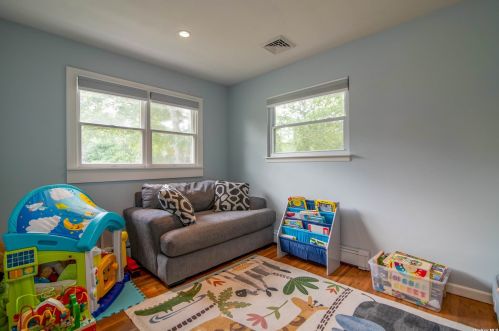 16 Longview Dr, East Quogue NY  11942-3613 exterior