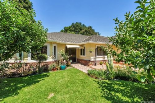 24084 Cross St, Santa Clarita, CA 91321-3802