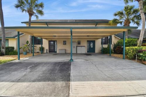 650 Yardarm Dr, Ruskin, FL 33572-0024