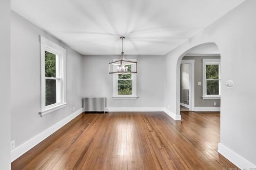 198 Meadow St, Huntington CT  06484-2265 exterior