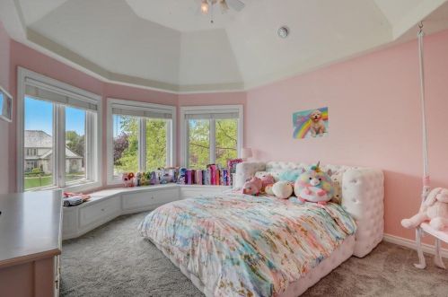 917 Evergreen Cir, Chenequa WI  53029-8636 exterior
