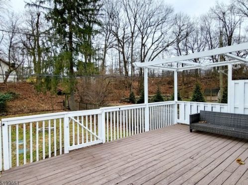 12 River Rd, Oakland NJ  07436-1929 exterior