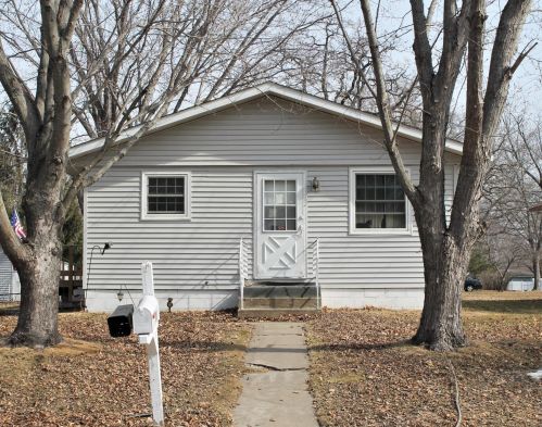 711 6th St, Little Falls, MN 56345-2424