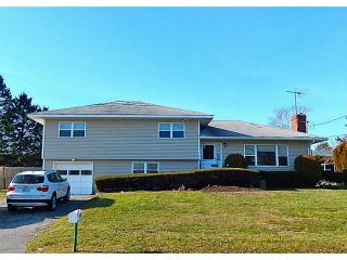 615 Turner Rd, Middletown, RI 02842-5365