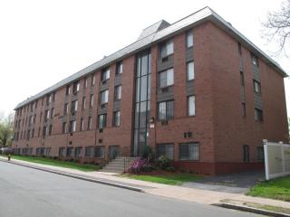 990 Capitol Ave, Hartford CT  06106-1053 exterior
