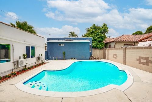 304 Sloan Ave, Compton CA  90221-3351 exterior