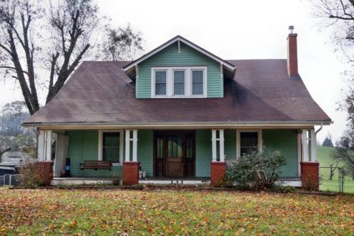 906 Martin Mill Pike, Rockford, TN 37853-3600