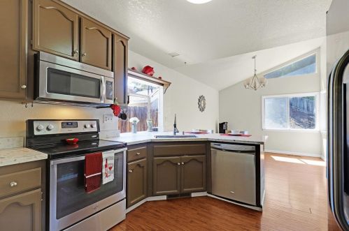 304 Margaret Ct, West Pittsburg, CA 94565-3054