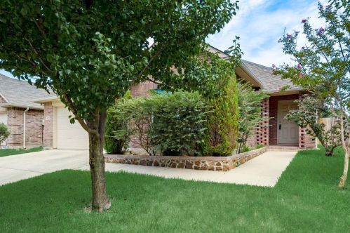 4613 Redbud Dr, Denton, TX 76208-6843