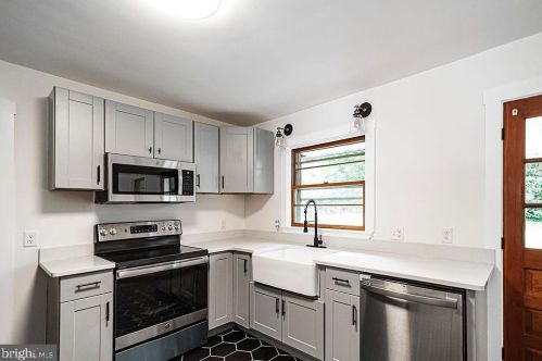 415 Liberty St, Charles Town WV  25414-1827 exterior