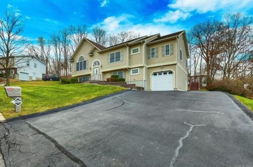 37 Skyline Dr, Thiells, NY 10984-1427