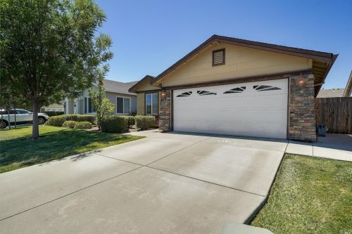 438 Grand Canyon Dr, Vacaville, CA 95687-3483