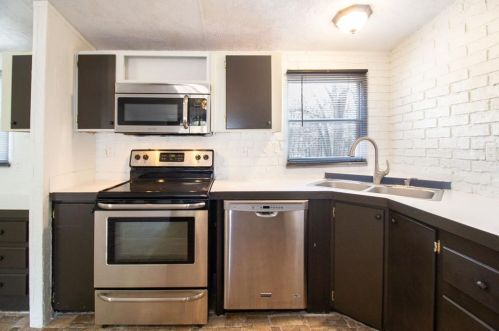 1395 Blackjack Rd, Valley View TX  76272-7707 exterior