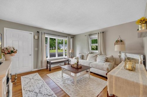 8 Wihbey Dr, Waterbury, CT 06712-1466