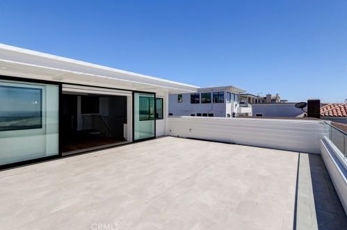 413 Bayview Dr, Manhattan Beach CA  90266-5717 exterior