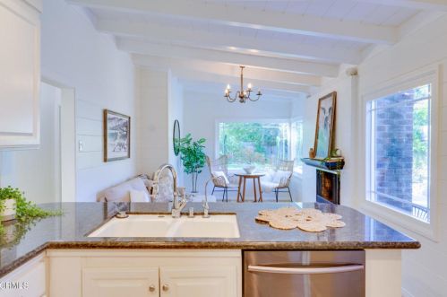 4837 Crown Ave, La Canada CA  91011-3619 exterior