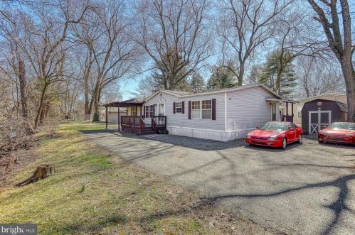 33 Willow St, Highspire, PA 17034-1545