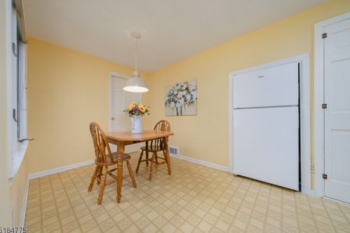 22 Rose Ter, Chatham Township NJ  07928-2070 exterior