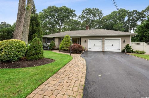 96 Vanderbilt Blvd, Oakdale NY  11769-2033 exterior