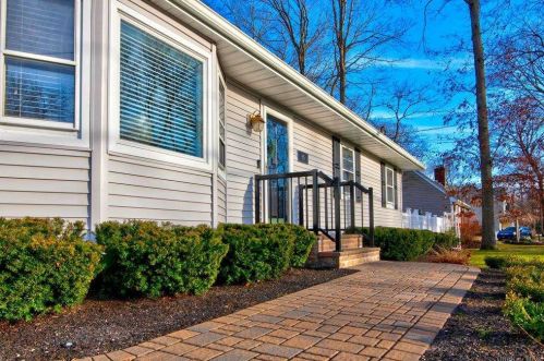 95 Parkside Ave, Miller Place NY  11764-3121 exterior