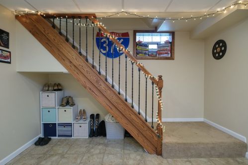 1290 Edgewood Dr, Whitaker PA  15120-1360 exterior