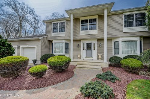 11 Jefferson Ct, East Freehold, NJ 07728-3382