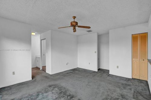 7692 Oakmont Cir, Hialeah FL  33015-2046 exterior