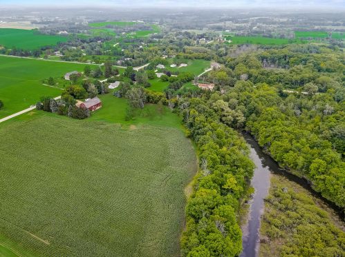 953 Newark Dr, West Bend, WI 53090-9052