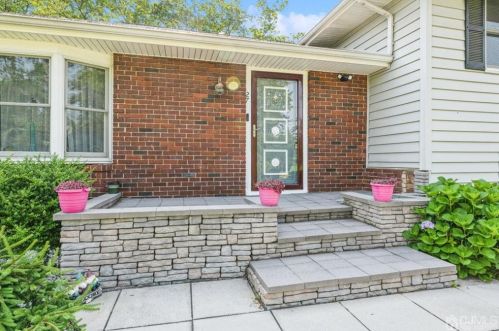 27 Messler St, East Brunswick, NJ 08816-1614