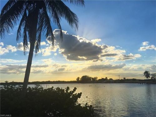 2638 2nd St, Cape Coral, FL 33993-9760