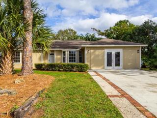 1766 7th Ave, Vero Beach FL  32962-7033 exterior