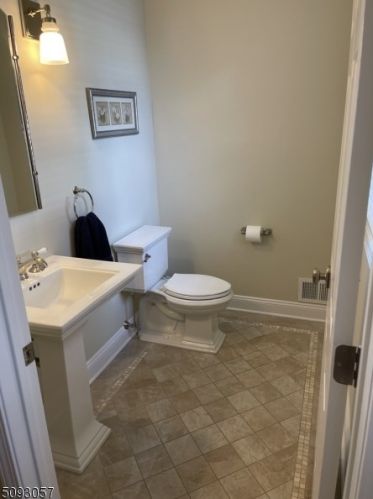 114 Surrey Ct, Nutley NJ  07110-3917 exterior