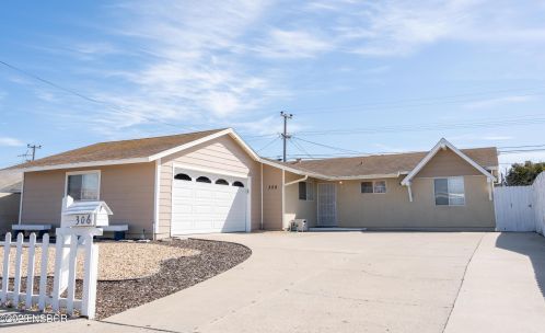 306 Monroe St, Santa Maria, CA 93454-1458