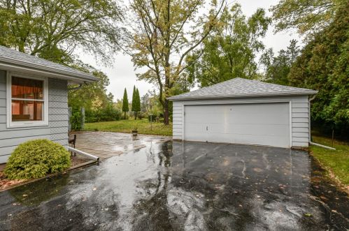 1426 Homestead Trl, Thiensville WI  53092-3217 exterior