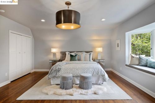 1 Downey Pl, Oakland CA  94610-1809 exterior