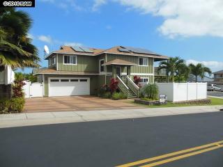 230 Uhaloa St, Wailuku, HI 96793-8368