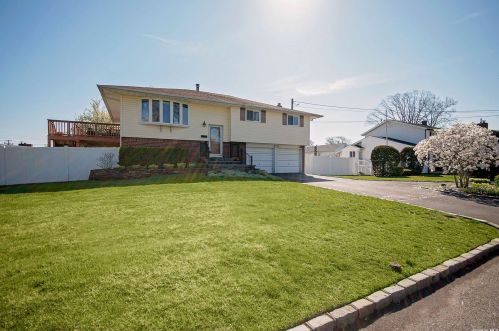 119 5th St, Deer Park, NY 11729-5115