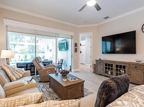 8719 Gleneagle Way, Naples, FL 34120-1676