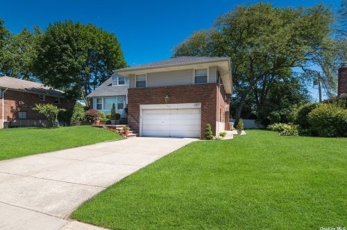 514 Benine Rd, Westbury, NY 11590-1313