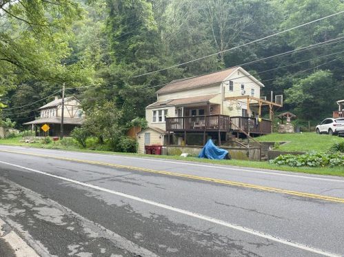 2250 Delaware Dr, Easton, PA 18042-9706