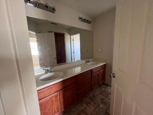 6675 Bruins Ct, Winton CA  95388-9671 exterior