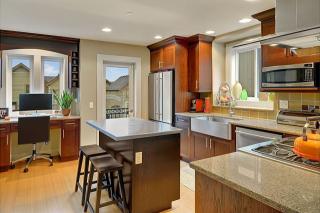 209 Boston St, Seattle WA  98109-2329 exterior