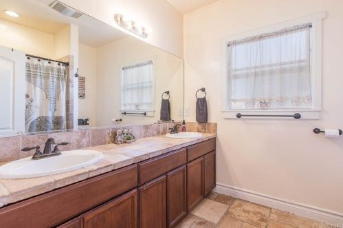 662 Alexander St, Glendale CA 91203-1621 exterior