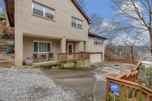 645 Howard St, Ambridge, PA 15003-1649