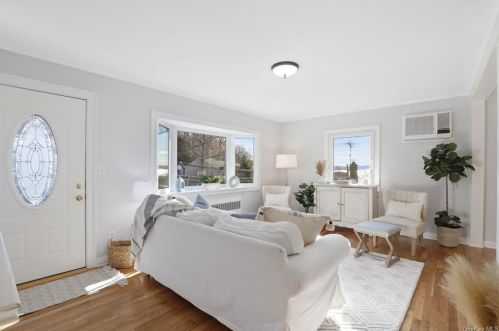 65 Snowden Ave, Crotonville NY  10562-3244 exterior