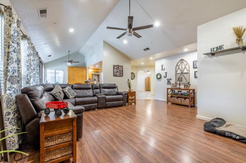 1216 Glenbrook Way, Modesto CA  95355-3676 exterior
