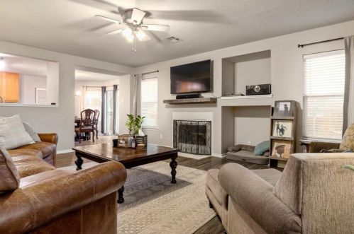 113 Lexington, Uhland, TX 78640-5234