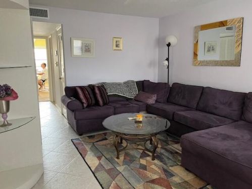 247 Capri F, Delray Beach FL  33484-5117 exterior