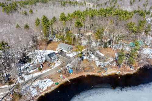 23 Holts Point Rd, Sandown NH  03873-2517 exterior